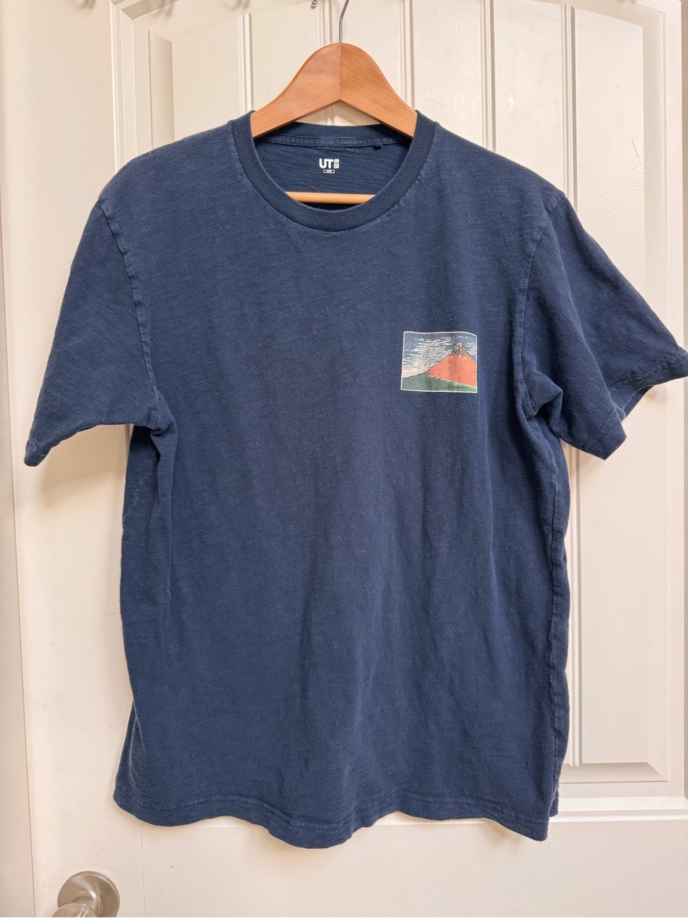 Uniqlo Ukiyo-e Masters Navy short-sleeve Japanese Graphic T-Shirt. Size L